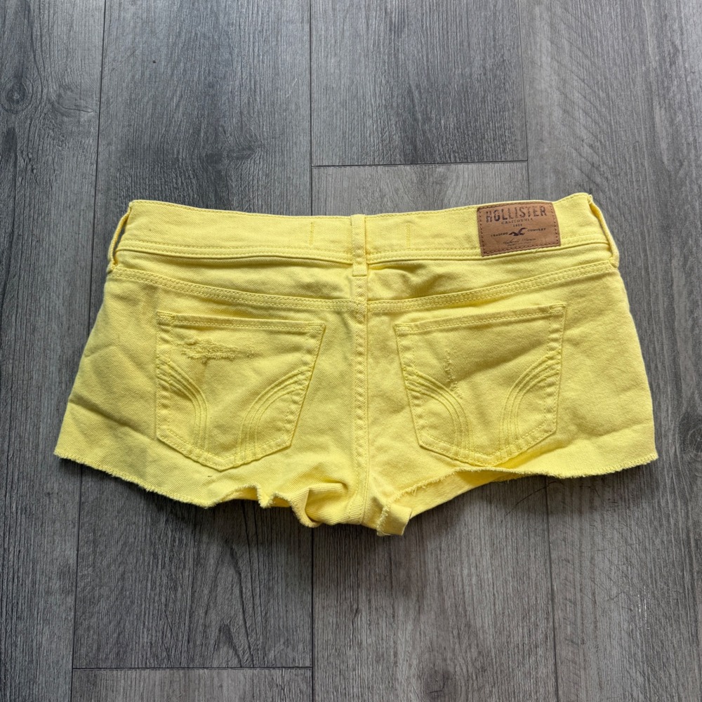 Y2K Hollister Yellow Low Rise Distressed Cutoff Denim Shorts Size 5 W27 - Picture 2 of 6